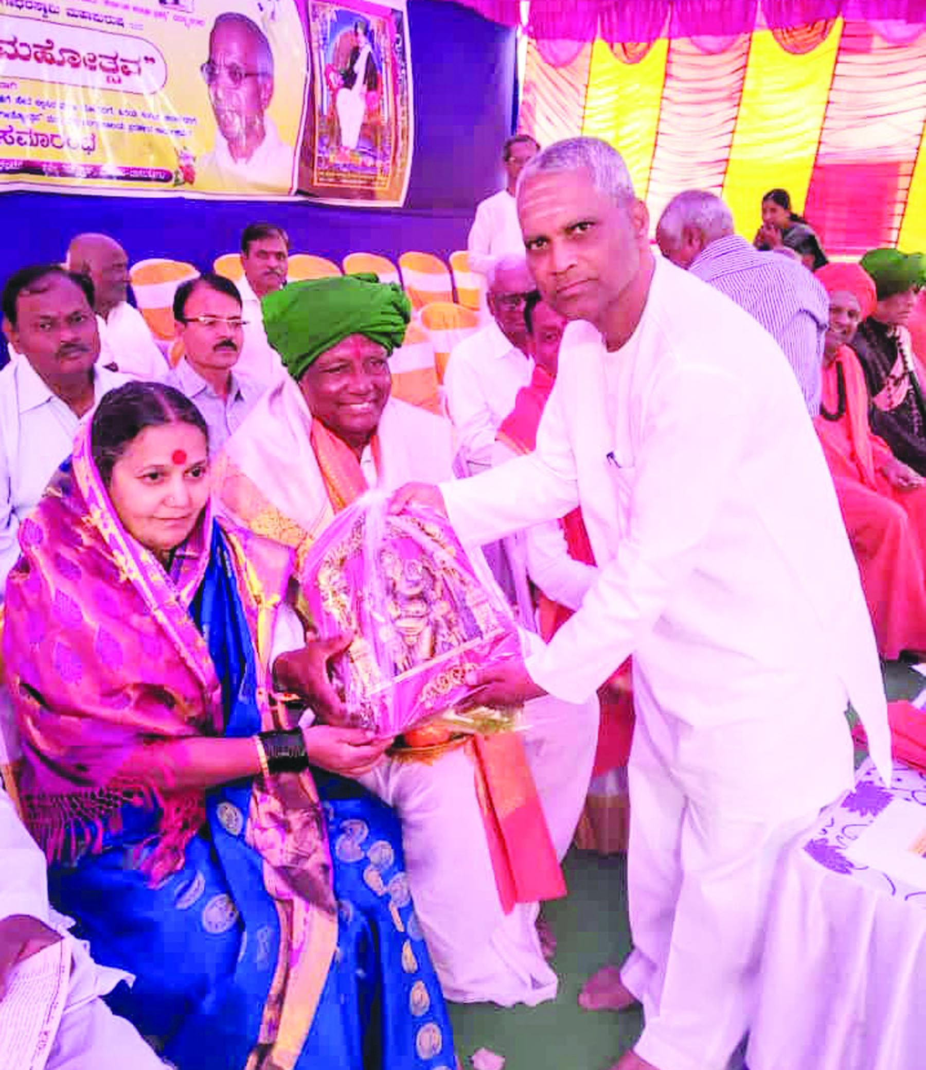 ರಾಜ್ಯೋತ್ಸವ ಪ್ರಶಸ್ತಿ ಪುರಷ್ಕೃತ ವಿಶ್ವನಾಥ ಮಹಾಪುರುಷರ ಸಂಗೀತ ಸೇವೆ ಸ್ಮರಣಿಯವಾಗಿದೆ: ಚರಂತಿಮಠ